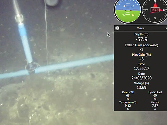 海底でT型噴射ノズルから酸素ファインバブルを噴射