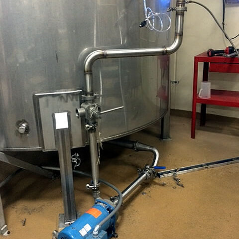 果汁製造工場の配管洗浄