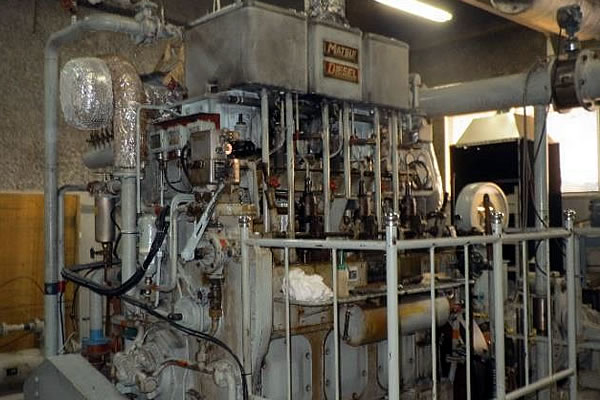 小型ディーセル機関（257kW、C重油）