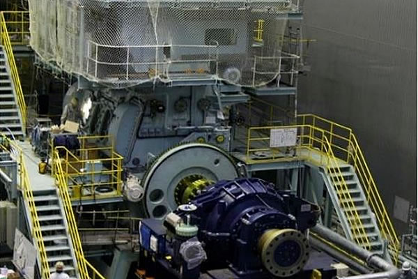 大型ディーゼル機関（7460kW、LSA重油）